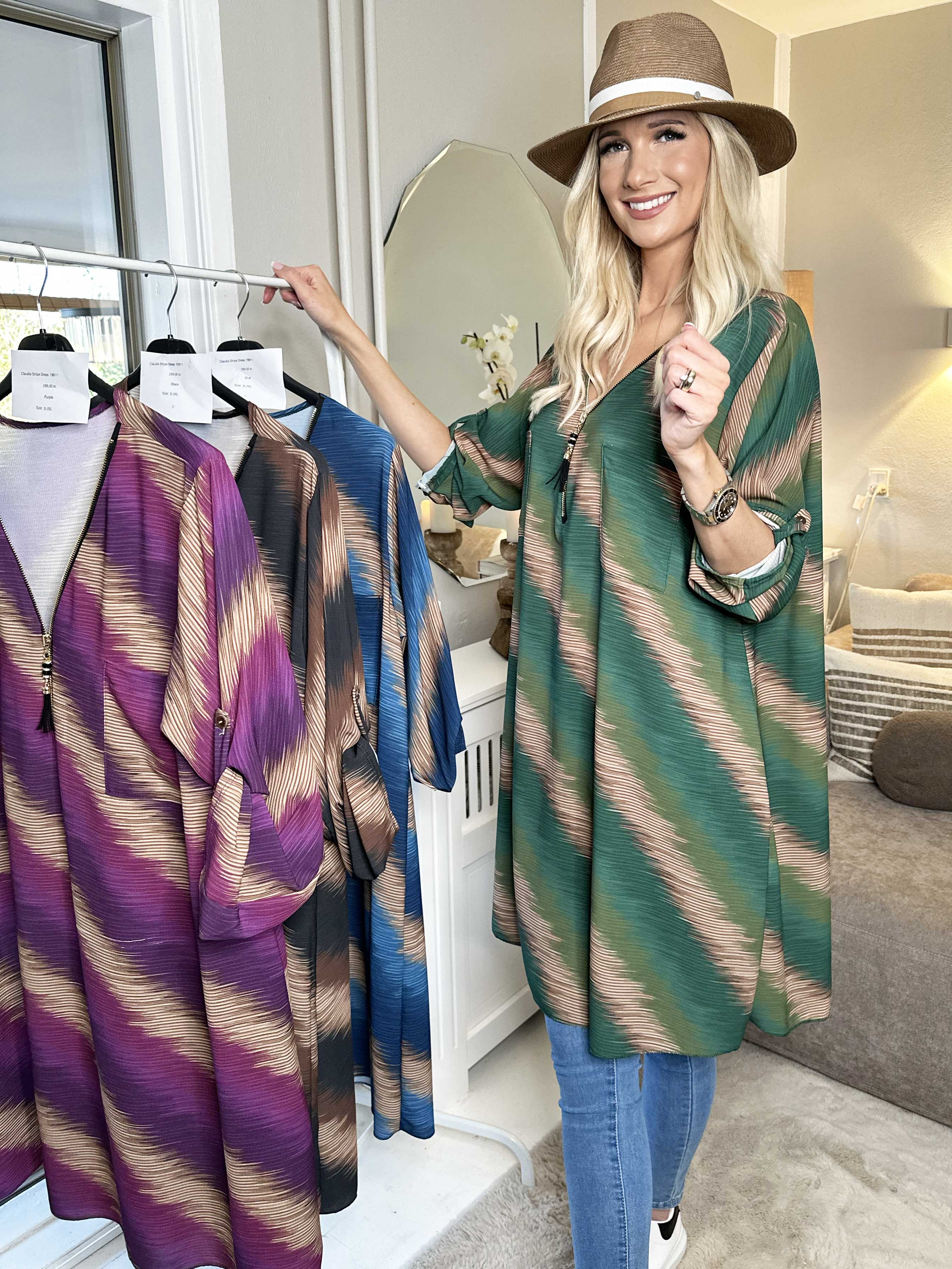 Claudia Stripe Dress - Tunikakjole med print og lynlås